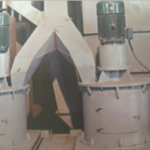 立式粉碎机安装完成